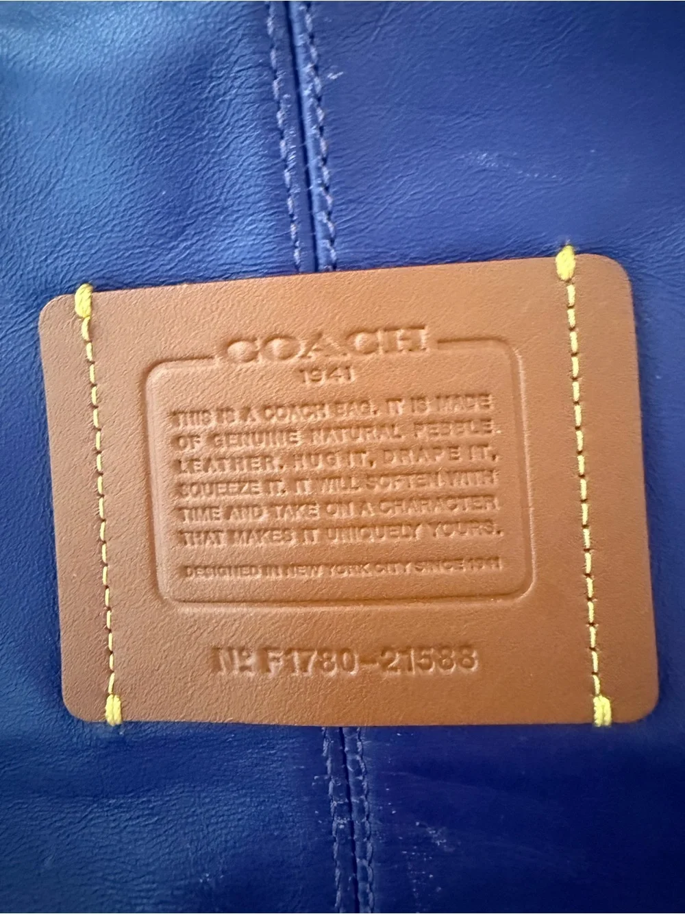 EUC Coach Bandit 39 Hobo 1941 Black Tea Rose